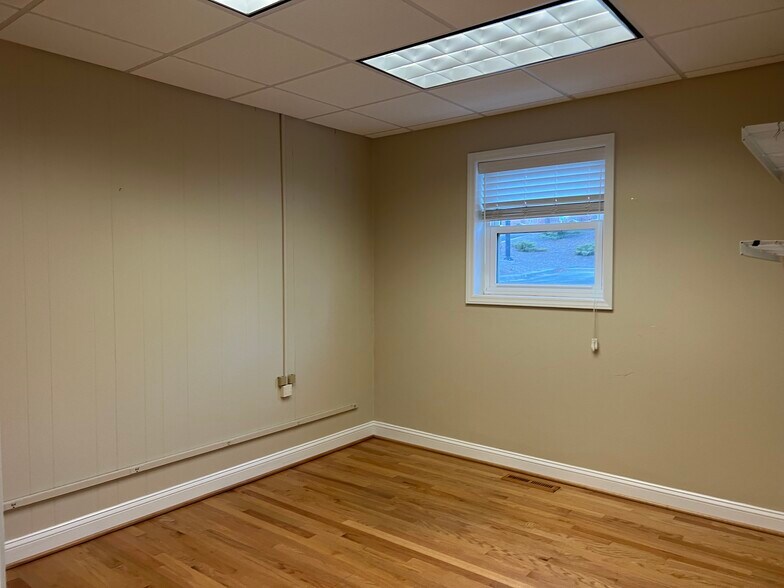 More Photos Of 165 N Renfro St, Mount Airy Office For Sale
