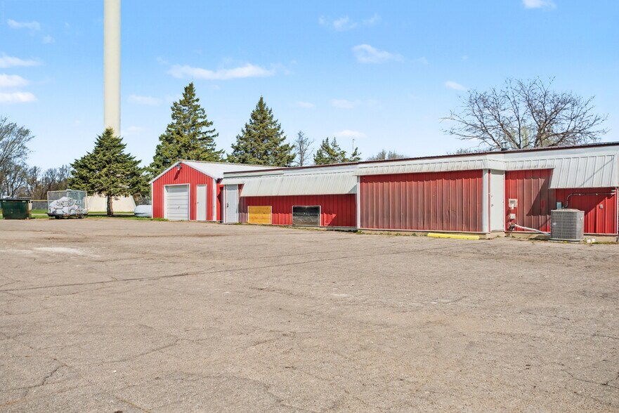More Photos Of 7540 5th St, New Auburn Bar For Sale