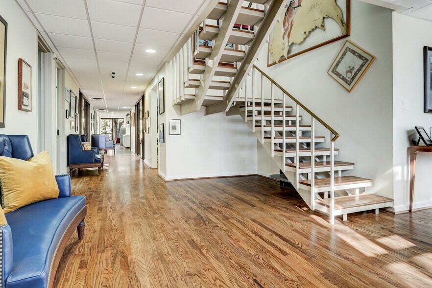 More Photos Of 2028 Buffalo Ter, Houston Office For Lease