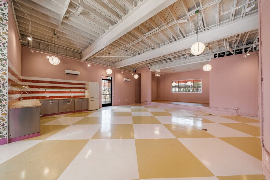More Photos Of 1020-1024 S Robertson Blvd, Los Angeles Freestanding For Lease