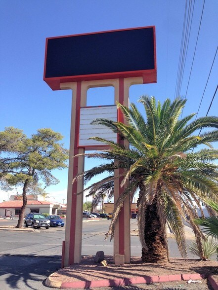 More Photos Of 4995 S Eastern Ave, Las Vegas Freestanding For Lease