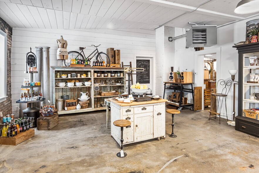 More Photos Of 219 Jefferson St, Waupaca Storefront Retail Office For Sale