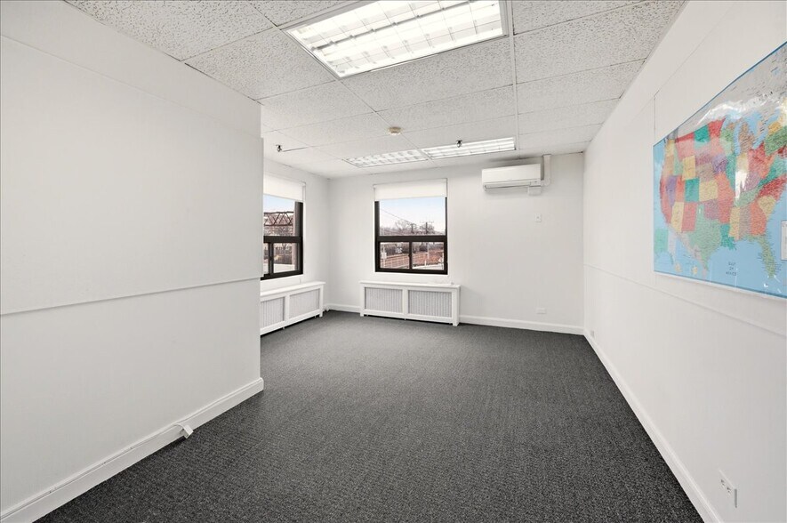 More Photos Of 20 North Ave, Larchmont Warehouse For Lease