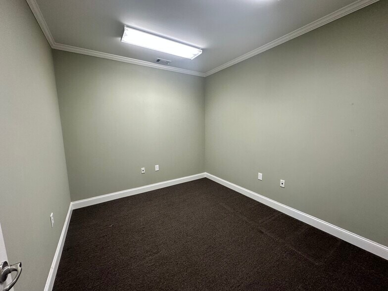 More Photos Of 110 Samaritan Dr, Cumming Medical For Lease