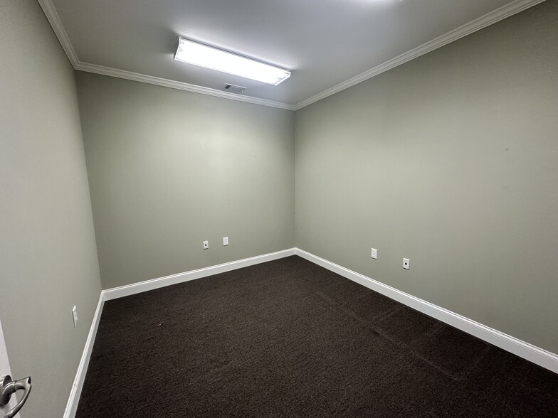 More Photos Of 110 Samaritan Dr, Cumming Medical For Sale