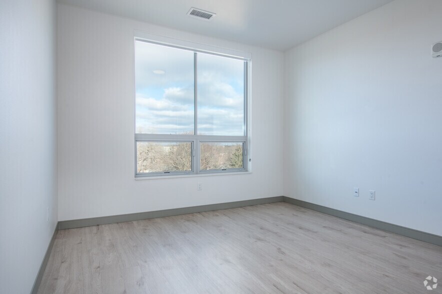 More Photos Of 2521 East Washington Ave, Madison Apartments For Lease