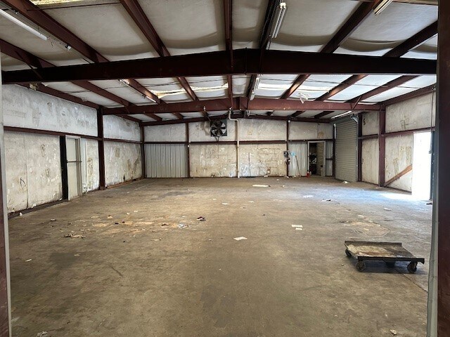 More Photos Of 2210 SW Sylvan Rd, Atlanta Warehouse For Lease