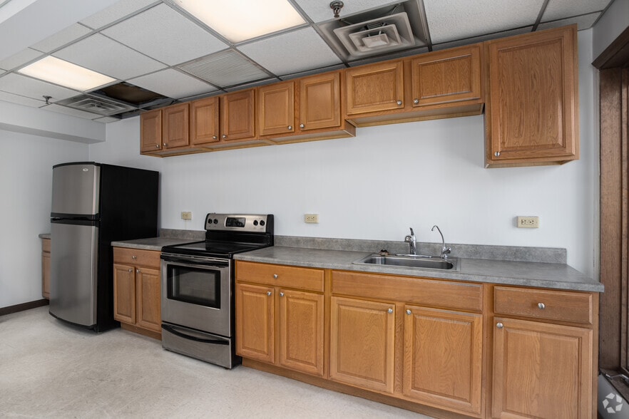 More Photos Of 135 Folly Mill Rd, Seabrook Office For Sale