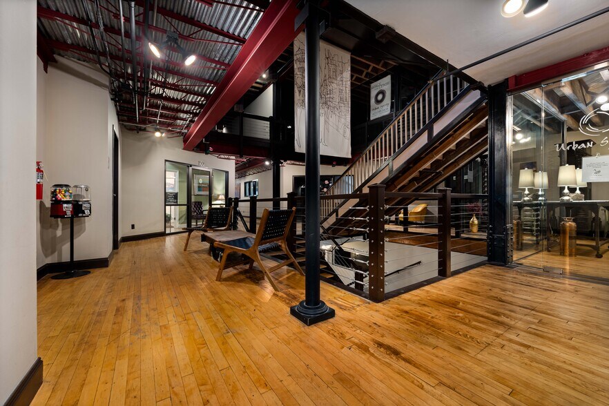 More Photos Of 247 Broad St, Kingsport Loft Creative Space For Sale