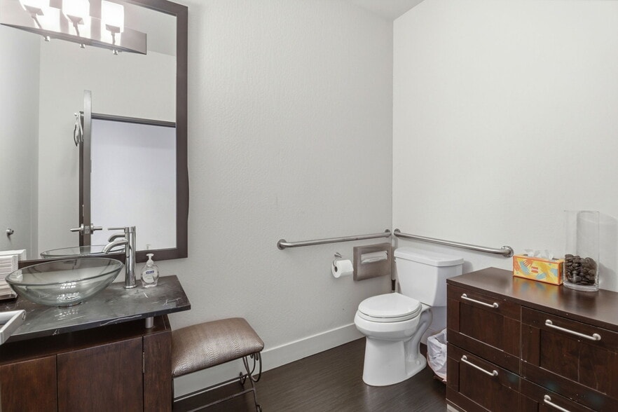 More Photos Of 741-751 Barron Ave, Redwood City Warehouse For Lease