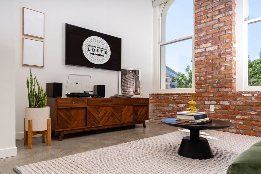 More Photos Of 3750 Main St, Riverside Apartments For Lease