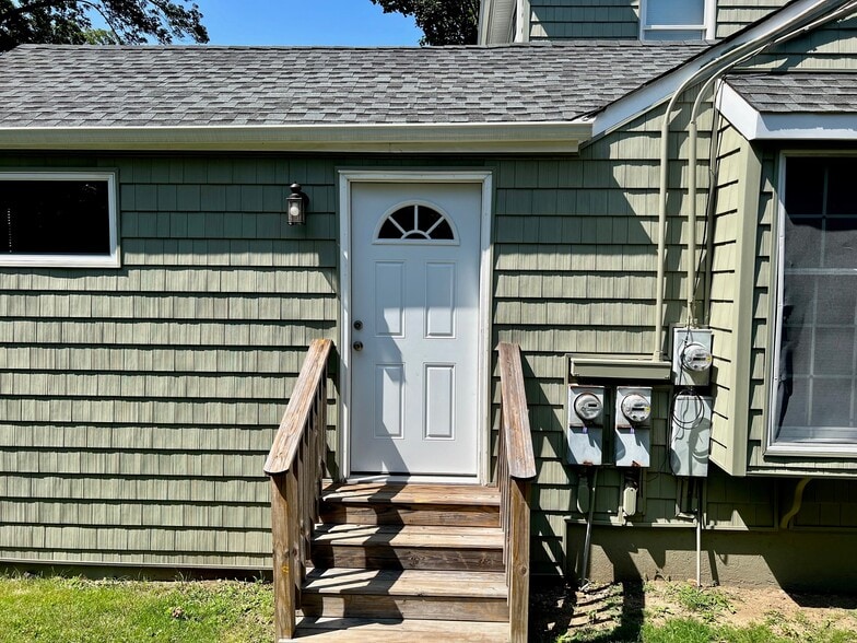 More Photos Of 91 Green St, Huntington Office Residential For Sale