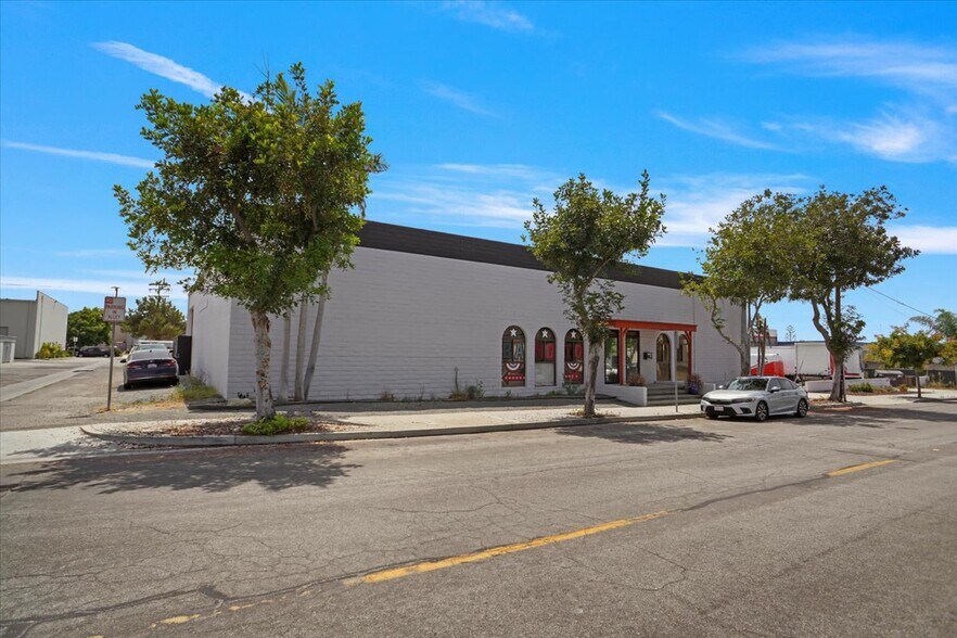 More Photos Of 1940 Freeman Ave, Signal Hill Warehouse For Sale