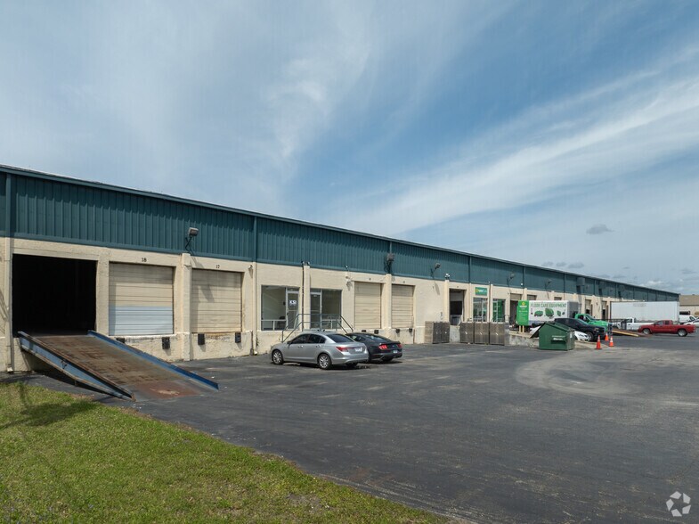 More Photos Of 5858 Broadway Ave, Jacksonville Distribution For Lease