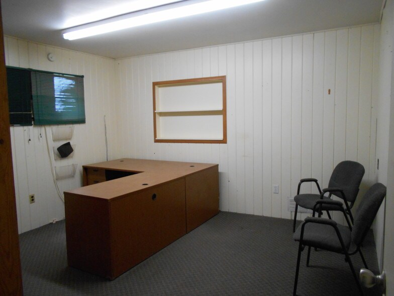 More Photos Of 512 E Greene St, Carlsbad Flex For Sale