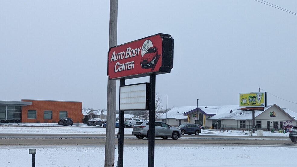 More Photos Of 295-297 37th St NE, Rochester Auto Repair For Lease