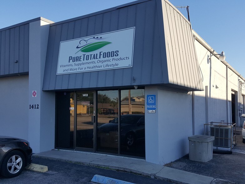 More Photos Of 1412-1414 Viscaya Pky, Cape Coral Warehouse For Lease