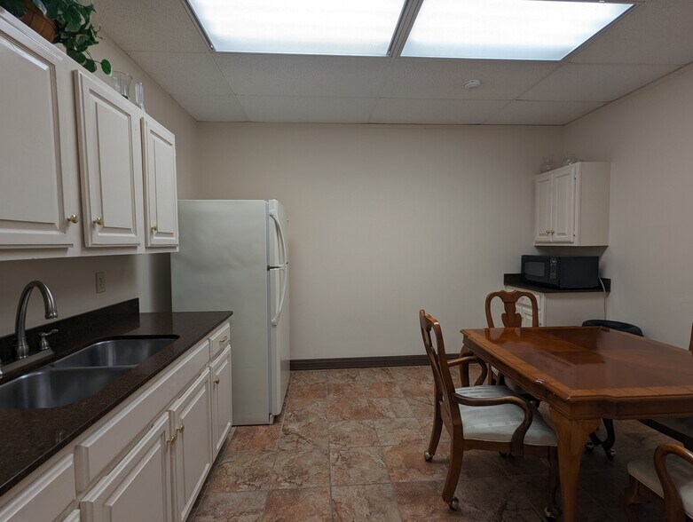 More Photos Of 2660 Sweetgum Ln, Beaumont Office For Sale