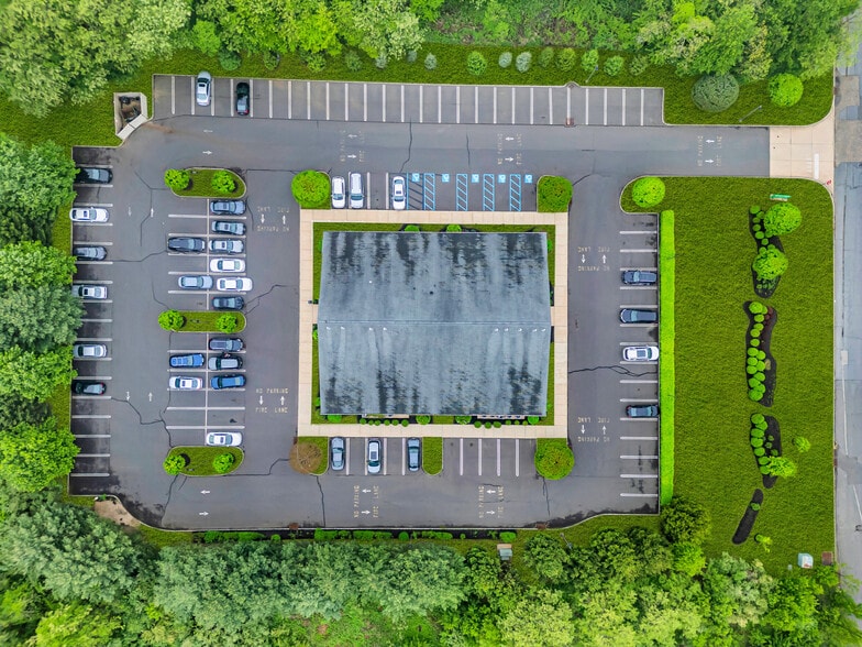 More Photos Of 500 Park Ave, Manalapan Township Medical For Lease