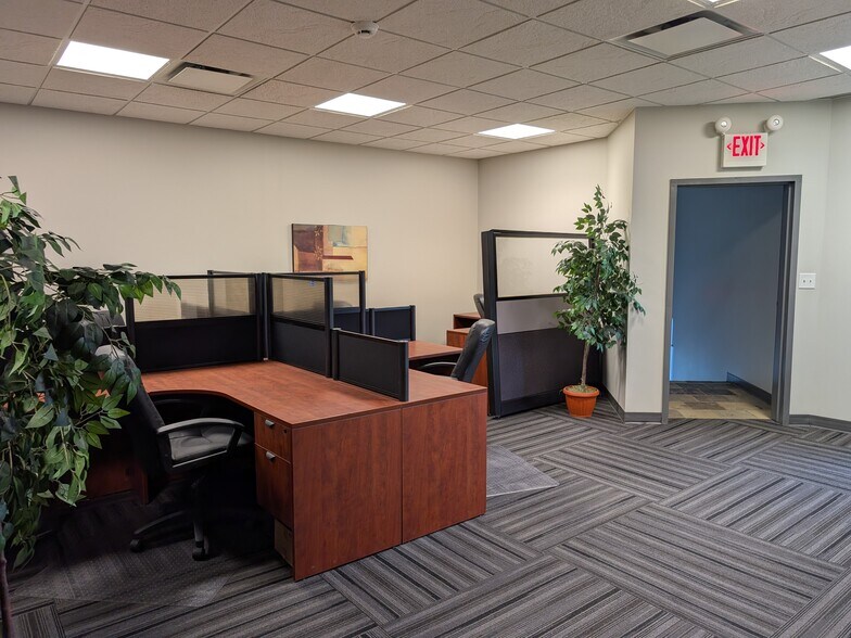 More Photos Of 330 Circle Dr, St. Albert Flex For Sale