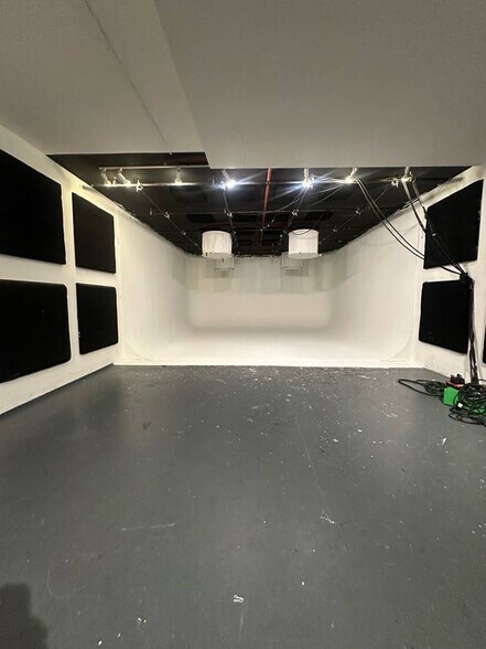 More Photos Of 354 Troutman St, Brooklyn Industrial For Sale