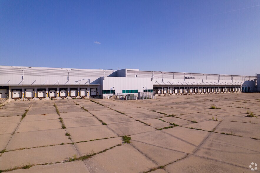More Photos Of 2001 N Division St, Harvard Manufacturing For Lease