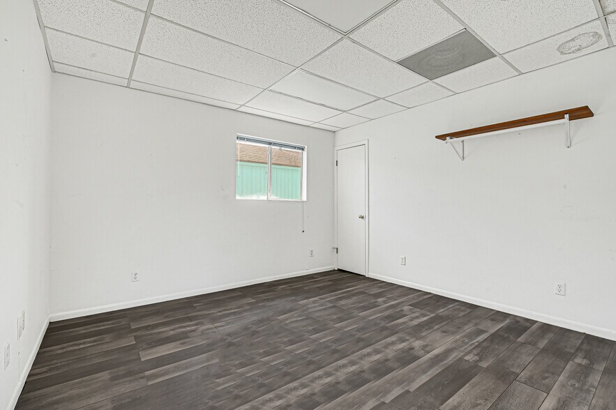 More Photos Of 815 Clear Lake Rd, Clear Lake Shores Storefront Retail Office For Sale