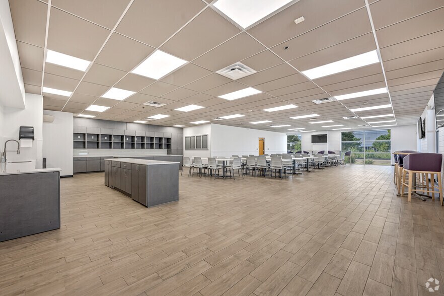 More Photos Of 4715 Mountain Creek Pky, Dallas Manufacturing For Lease