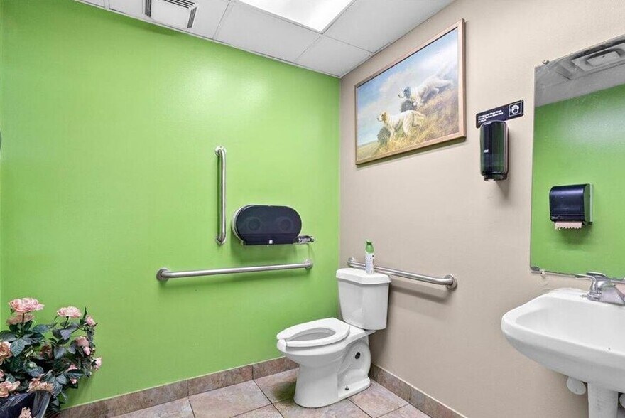 More Photos Of 1060 Trowbridge Rd, East Lansing Restaurant For Sale