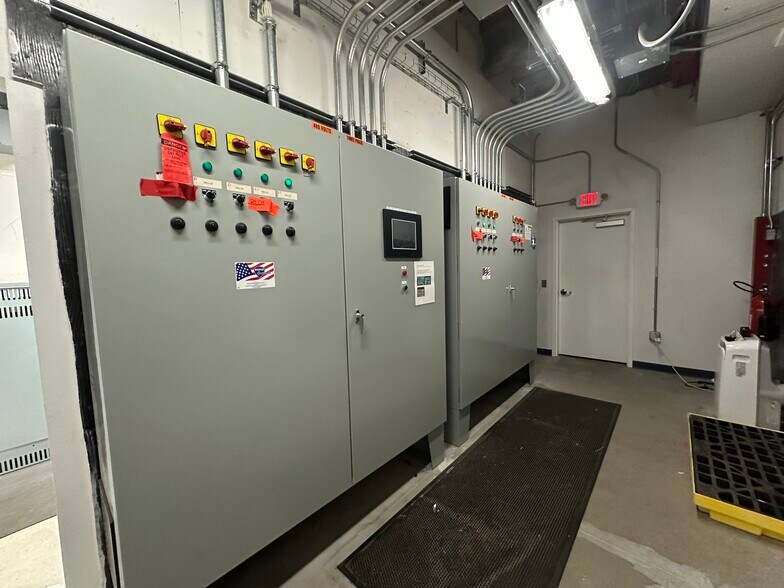 More Photos Of 1 Oak Hill Rd, Fitchburg Light Manufacturing For Lease