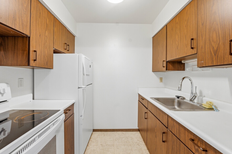 More Photos Of 228 Enterprise St, Stockbridge Apartments For Sale