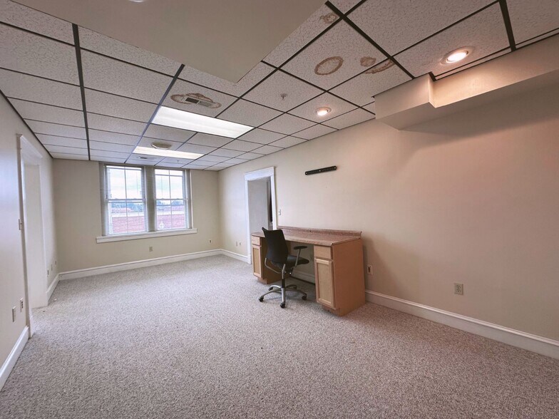 More Photos Of 104-110 S Hill Ave, South Hill Office Residential For Lease