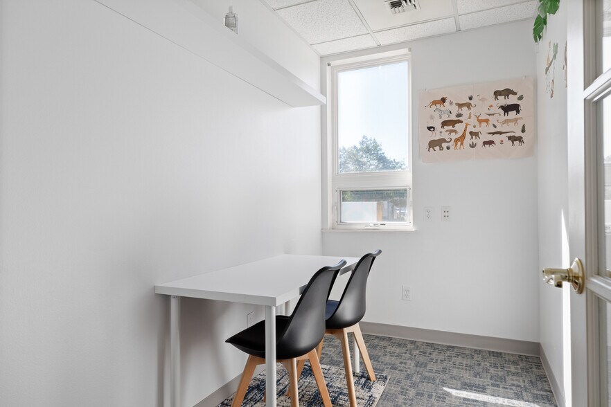 More Photos Of 35 SE Ely St, Oak Harbor Office For Sale