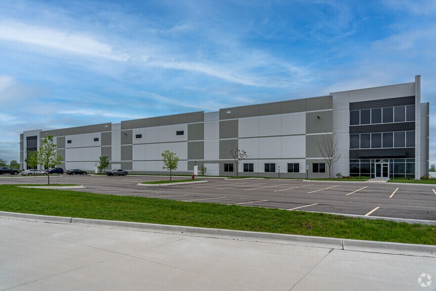 More Photos Of 537 Discovery Dr, West Chicago Distribution For Lease