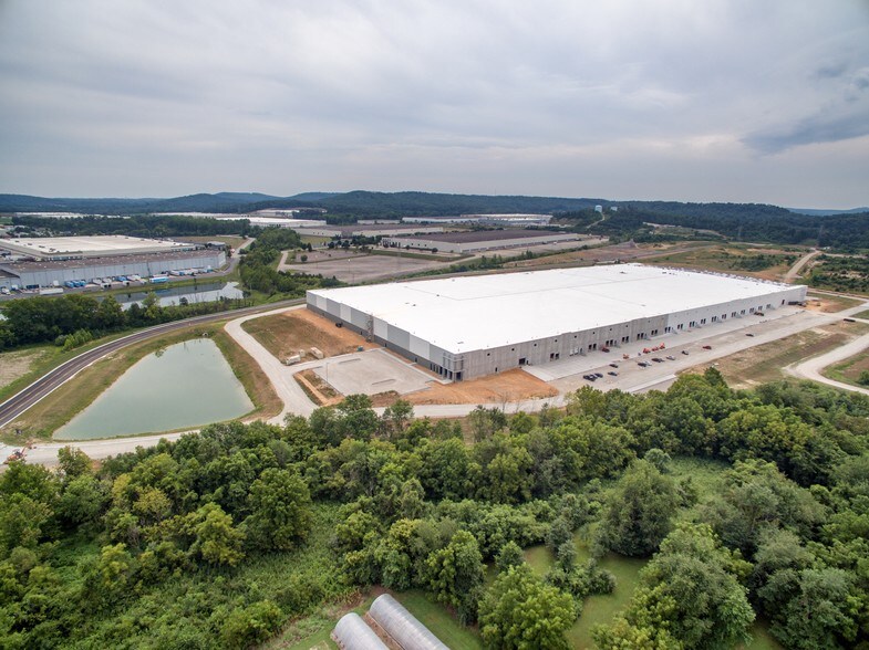 More Photos Of 120 Velocity Way, Shepherdsville Distribution For Lease