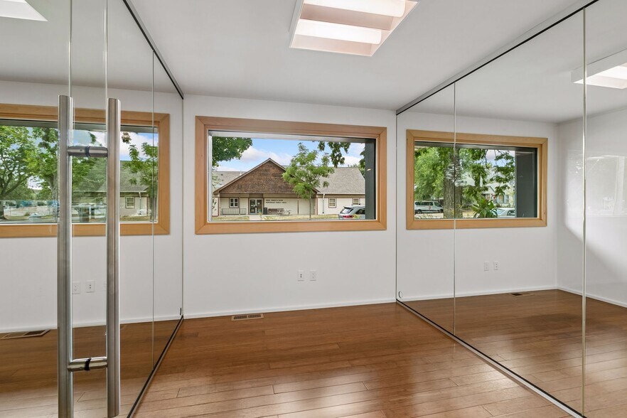 More Photos Of 901 NE 23rd Ave, Saint Anthony Office For Sale