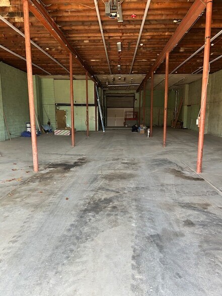 More Photos Of 147 Walnut St, Northvale Warehouse For Lease