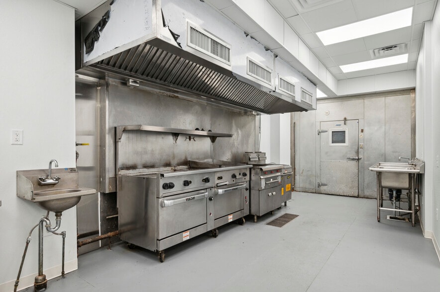 More Photos Of 312 Market St, Philadelphia Restaurant For Lease