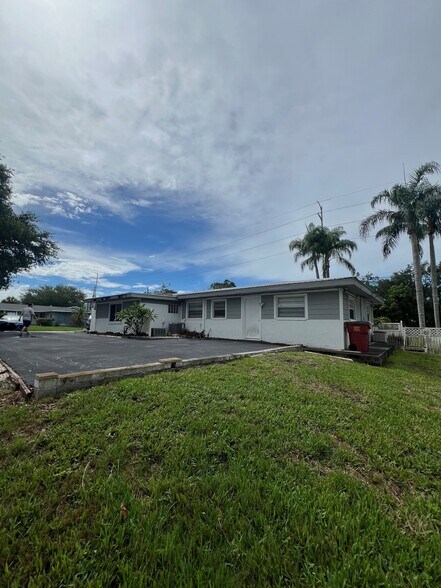 More Photos Of 2424 Sunset Point Rd, Clearwater Medical For Lease