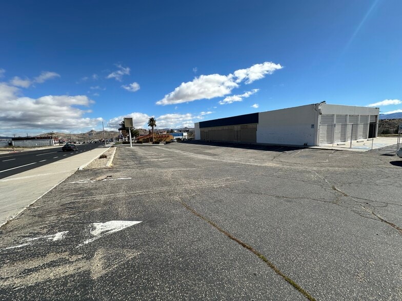 More Photos Of 15095 7th St, Victorville Light Distribution For Sale