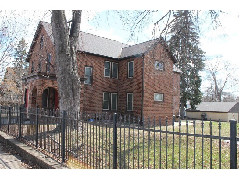 More Photos Of 49 Manitoba Ave, Saint Paul Apartments For Sale