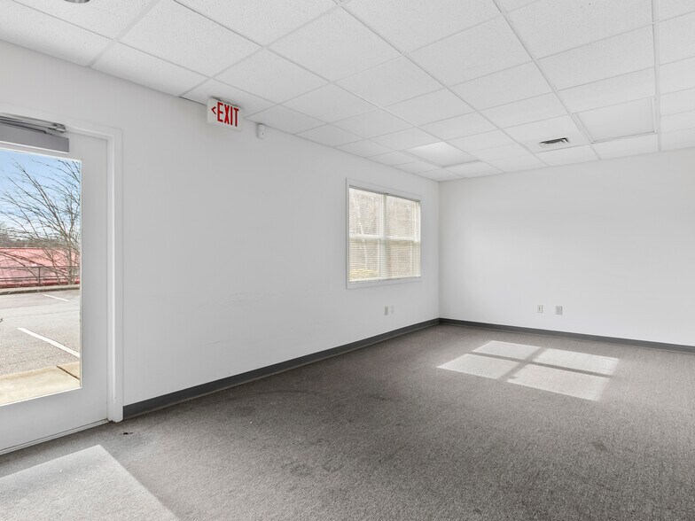 More Photos Of 1070 Tunnel Rd, Asheville Office For Sale