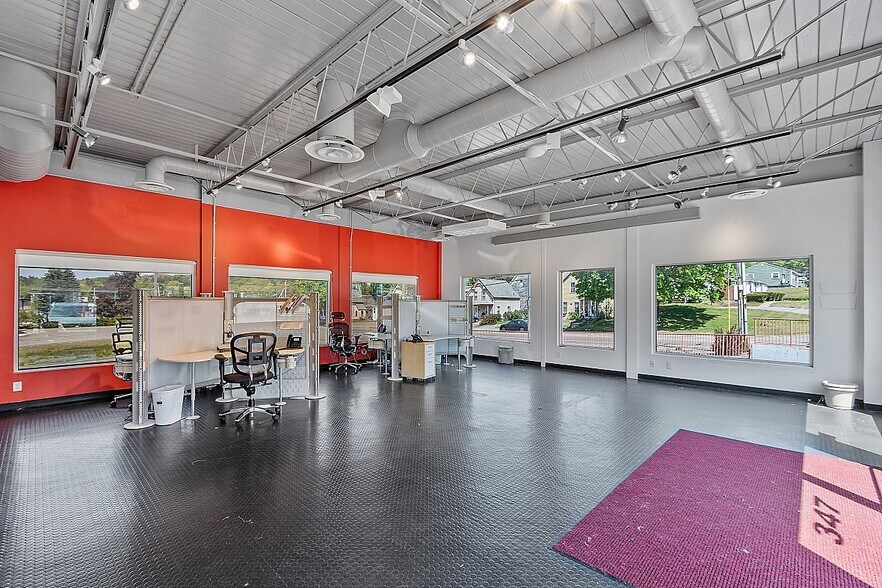 More Photos Of 347 Lunenburg St, Fitchburg Storefront For Lease
