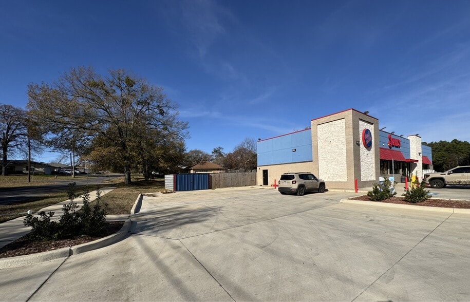 More Photos Of 5315 Troup Hwy, Tyler General Retail For Sale
