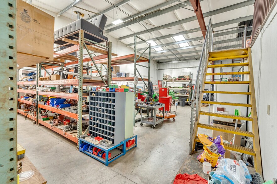 More Photos Of 25533 N Highway 99, Acampo Service For Sale
