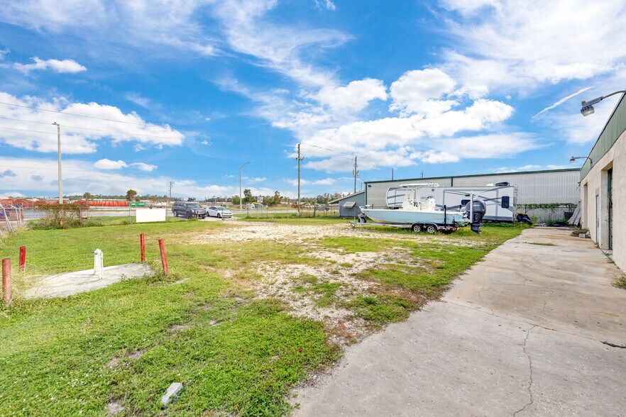 More Photos Of 3559 Veronica S Shoemaker Blvd, Fort Myers Warehouse For Sale