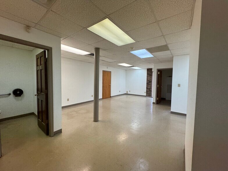 More Photos Of 540 N Main St, Jasper Storefront Retail Office For Lease