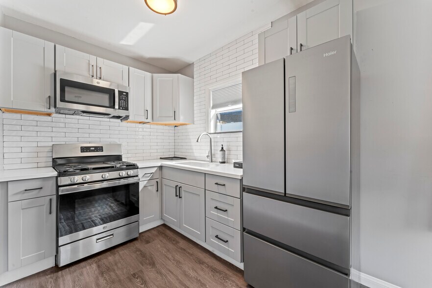 More Photos Of 281 W Main St, Ventura Storefront Retail Residential For Sale