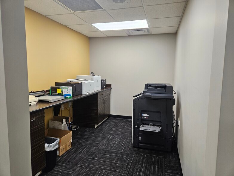 More Photos Of 902 S Washington Ave, Saginaw Office For Sale