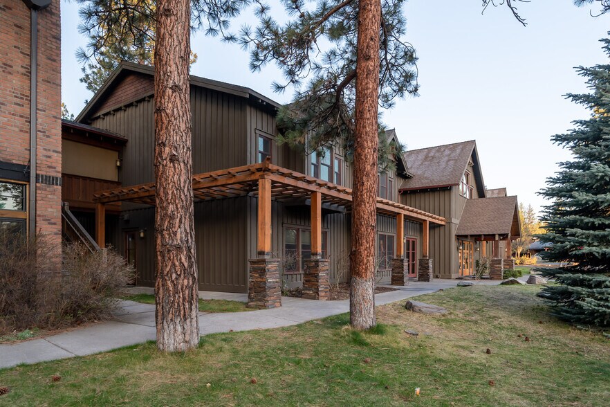 More Photos Of 1001 E Desperado Trl, Sisters Health Club For Sale